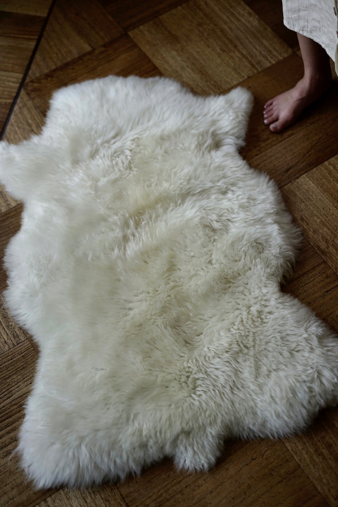 White Sheepskin Rug M-XL